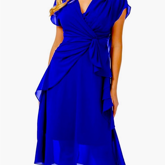 New dress, never worn. - Picture 1 of 10